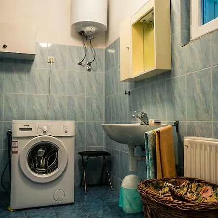 Near Sea & Beaches With Heated Pool & Bbq