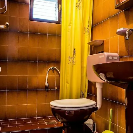 Near Sea & Beaches With Heated Pool & Bbq