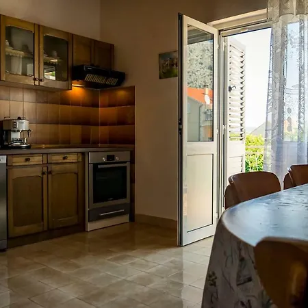 Near Sea & Beaches With Heated Pool & Bbq Orebić