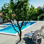 Near Sea & Beaches With Heated Pool & Bbq * أوروبيتش