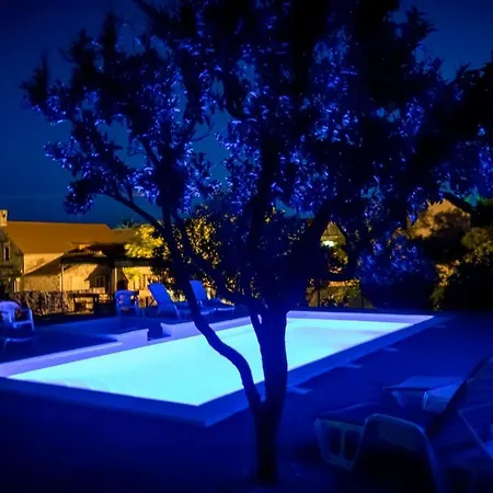 Near Sea & Beaches With Heated Pool & Bbq Villa