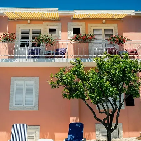Villa Near Sea & Beaches With Heated Pool & Bbq Orebic