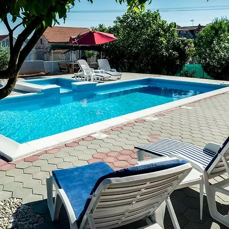 Near Sea & Beaches With Heated Pool & Bbq Villa *
